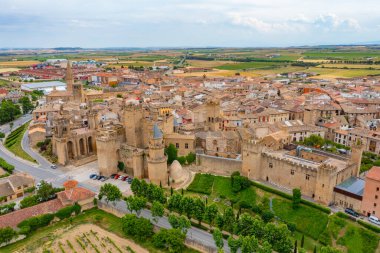 İspanya 'daki Olite Kraliyet Sarayı Panorama Manzarası.