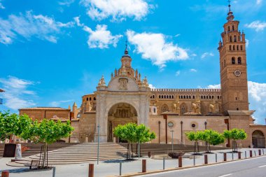 İspanyol kasabası Tarazona 'daki Santa Maria de la Huerta Katedrali.