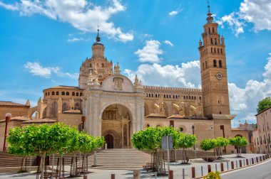 İspanyol kasabası Tarazona 'daki Santa Maria de la Huerta Katedrali.