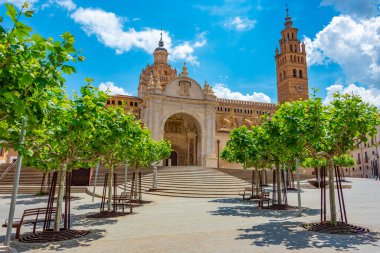 İspanyol kasabası Tarazona 'daki Santa Maria de la Huerta Katedrali.