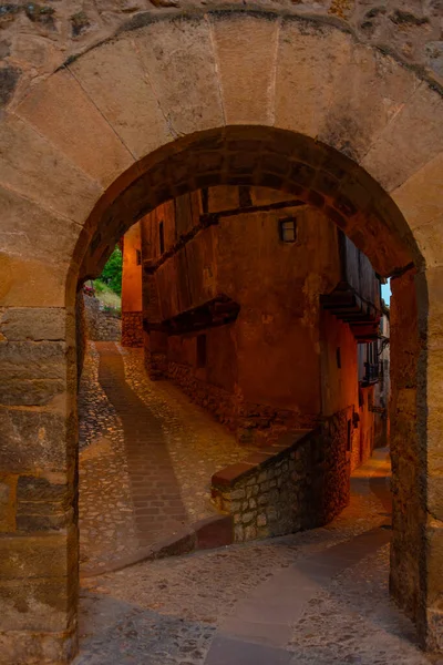 Vista Sul Tramonto Una Strada Medievale Nel Centro Storico Albarracin — Foto Stock