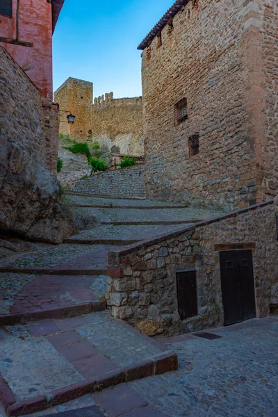 Vista Pôr Sol Uma Rua Medieval Cidade Velha Albarracin Espanha — Fotografia de Stock