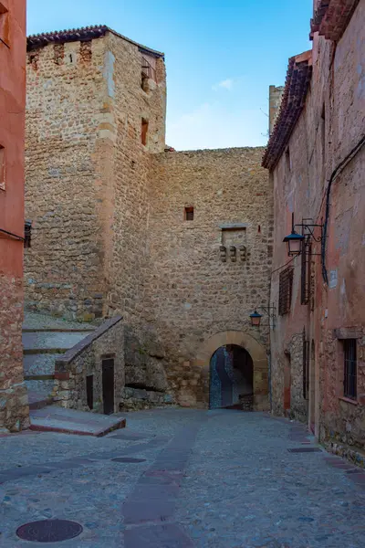 Vista Atardecer Una Calle Medieval Casco Antiguo Albarracin España —  Fotos de Stock