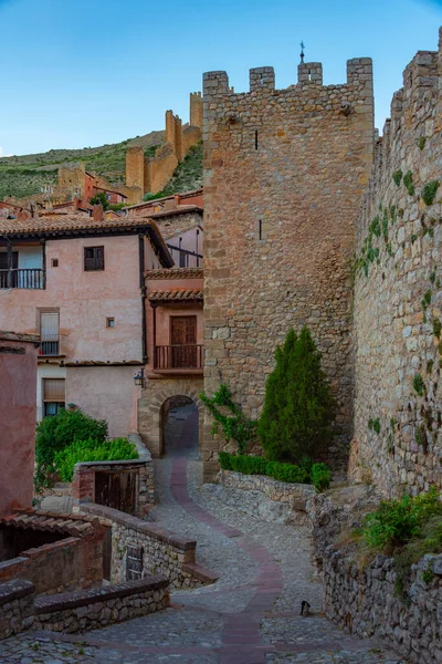 Spanya Nın Eski Albarracin Kasabasındaki Bir Ortaçağ Caddesinin Günbatımı Manzarası — Stok fotoğraf