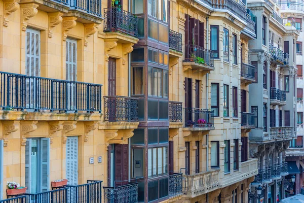 Fachadas Coloridas Casas Cidade Espanhola San Sebastian — Fotografia de Stock