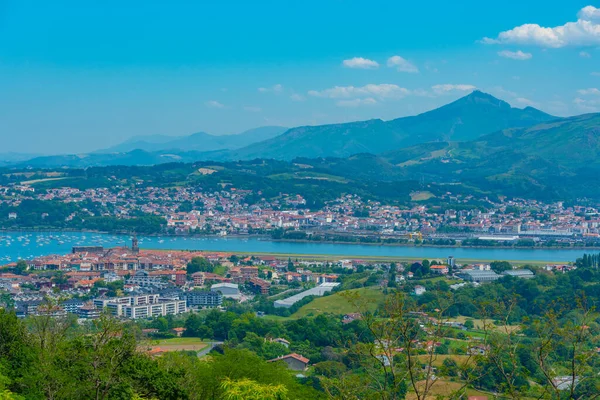 İspanya ile Fransa sınırındaki Irun ve Hendaye kasabalarının Panorama manzarası.