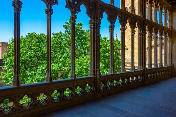 Дугообразное Окно Королевском Дворце Олите Испании — стоковое фото