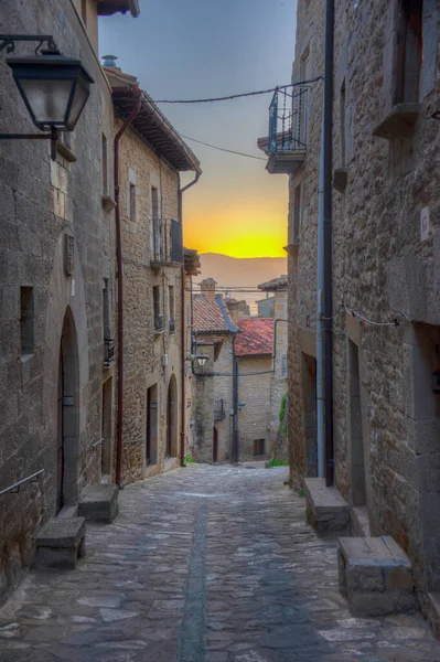 stock image Sunrise view of a Medieval street in Spanish village Sos del Rey Catolico.