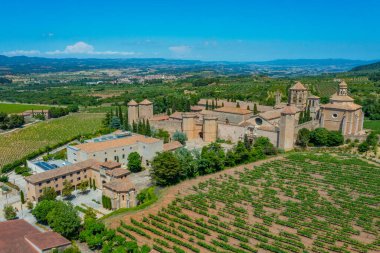 İspanya 'daki Santes Creus Manastırı' nın havadan görünüşü.