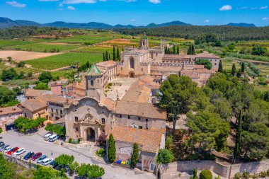 İspanya 'daki Santes Creus Manastırı' nın havadan görünüşü.