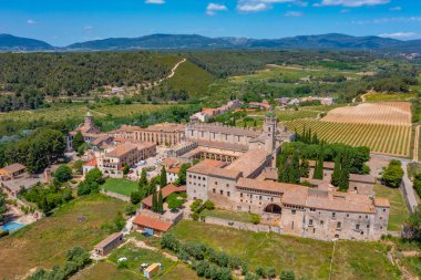 İspanya 'daki Santes Creus Manastırı' nın havadan görünüşü.