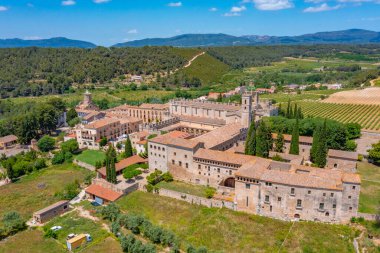 İspanya 'daki Santes Creus Manastırı' nın havadan görünüşü.