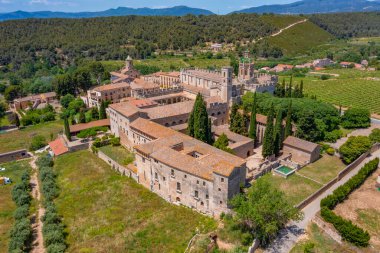 İspanya 'daki Santes Creus Manastırı' nın havadan görünüşü.