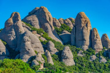 İspanya 'daki Parc Doğal de la Muntanya de Montserrat' ta kaya oluşumları.