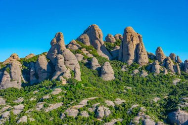 Montserrat doğal parkını çevreleyen manzara manzarası.