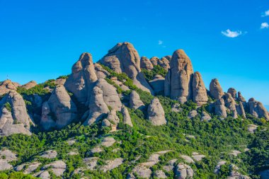 İspanya 'daki Parc Doğal de la Muntanya de Montserrat' ta kaya oluşumları.