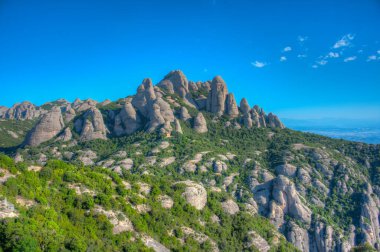 İspanya 'daki Parc Doğal de la Muntanya de Montserrat' ta kaya oluşumları.