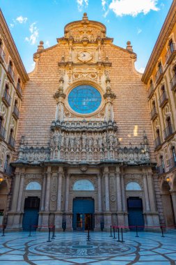 İspanya 'daki Santa Maria de Montserrat Manastırı' nın iç avlusu.