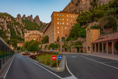 İspanya 'da Santa Maria de Montserrat Manastırı' nda gün doğumu.