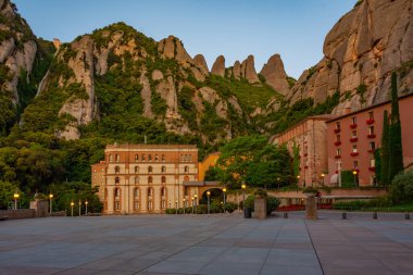 İspanya 'da Santa Maria de Montserrat Manastırı' nda gün doğumu.