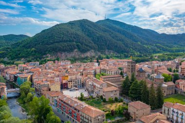 İspanya 'daki Santa Maria de Ripoll Manastırı' nın havadan görünüşü.