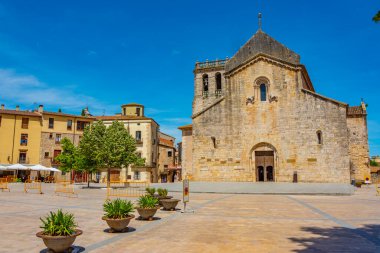 Monestir de Sant Pere Besalu, İspanya.