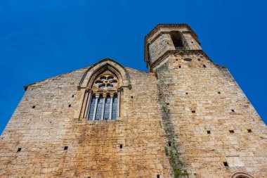 İspanya 'daki Sant Vicenc de Besalu Kilisesi.