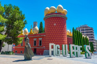 İspanya 'nın Figueres kentindeki Dali Tiyatro Müzesinde Torre Galatea.