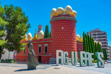 İspanya 'nın Figueres kentindeki Dali Tiyatro Müzesinde Torre Galatea.