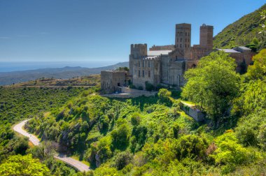 İspanya 'daki Sant Pere de Rodes Manastırı manzarası.