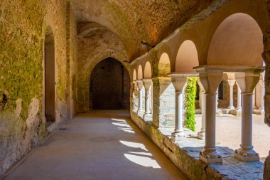 İspanya 'daki Sant Pere de Rodes Manastırı' nda manastır.