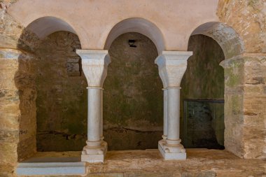 İspanya 'daki Sant Pere de Rodes Manastırı' nda manastır.