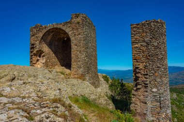 İspanyol kenti El Port de la Selva yakınlarındaki Castell de Verdera.