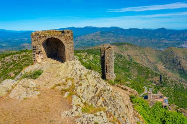 İspanyol kenti El Port de la Selva yakınlarındaki Castell de Verdera.