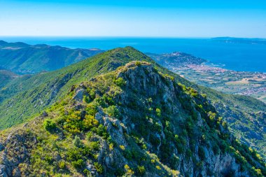 İspanya 'daki Roses kasabasının havadan görünüşü.