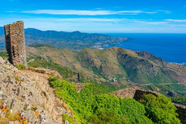 İspanyol kenti El Port de la Selva yakınlarındaki Castell de Verdera.