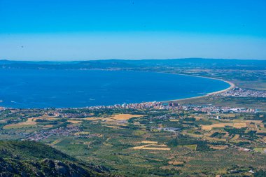 İspanya 'daki Platja de Empuriabrava plajının havadan görünüşü.