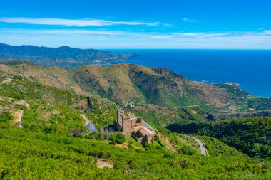 İspanya 'daki Sant Pere de Rodes Manastırı manzarası.