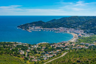 İspanya, El Port de la Selva 'nın hava manzarası.