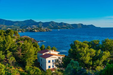 İspanya 'da Cap de Creus' un kıyı şeridi.