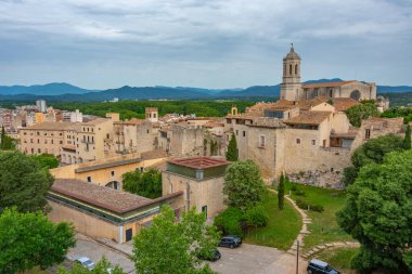 İspanyol kenti Girona 'daki katedral manzarası.