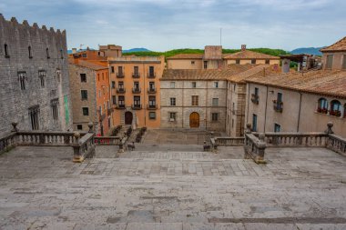 İspanya 'daki Girona katedraline giden merdiven..