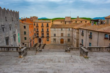 İspanya 'daki Girona katedraline giden merdiven..