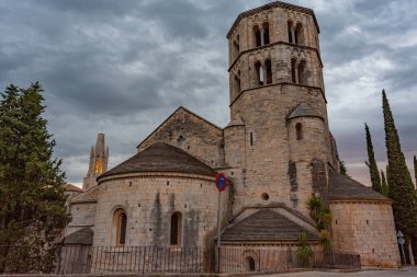 İspanyol kenti Girona 'daki Sant Pere de Galligants Manastırı.