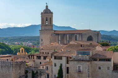 İspanyol kenti Girona 'daki katedral manzarası.