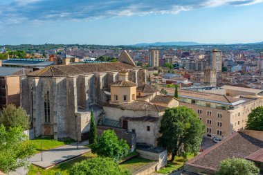 İspanyol kenti Girona 'daki Sant Domenec Kilisesi manzarası.