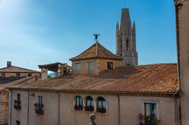 İspanyol kenti Girona 'daki Sant Feliu Kilisesi manzarası.