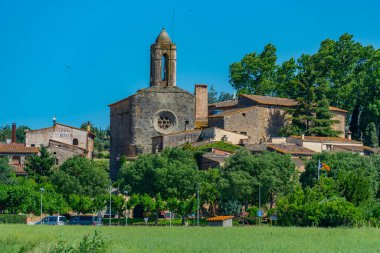 İspanya 'daki Sant Pere de Pubol Kilisesi.