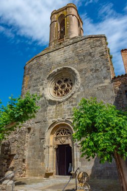 İspanya 'daki Sant Pere de Pubol Kilisesi.