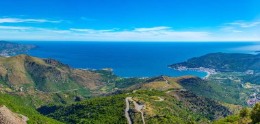 İspanya, El Port de la Selva 'nın hava manzarası.